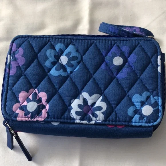 Vera Bradley clutch - Picture 5 of 6